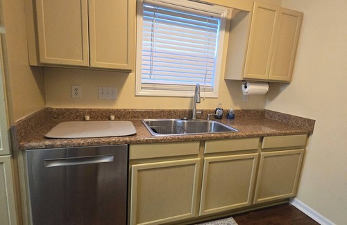 South View House | 3 Bedroom Home in charming Hope Mills w/WiFi, AC, Covered Patio, Grill, & Pool