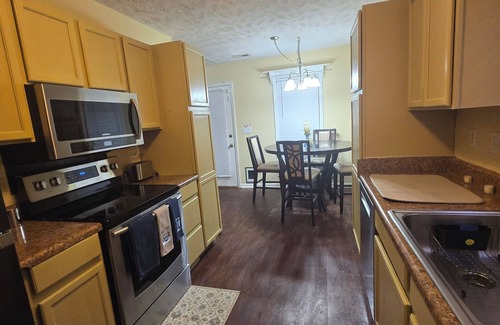 South View House | 3 Bedroom Home in charming Hope Mills w/WiFi, AC, Covered Patio, Grill, & Pool