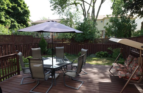 Mississauga House | 3-bedroom Home in Mississauga