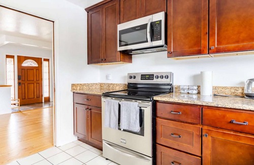 Chabot Park House | 3 Bedroom Home in Oakland Hills