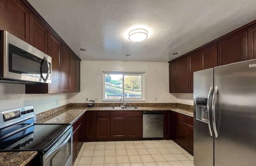 Chabot Park House | 3 Bedroom Home in Oakland Hills
