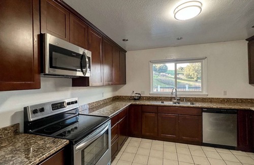 Chabot Park House | 3 Bedroom Home in Oakland Hills