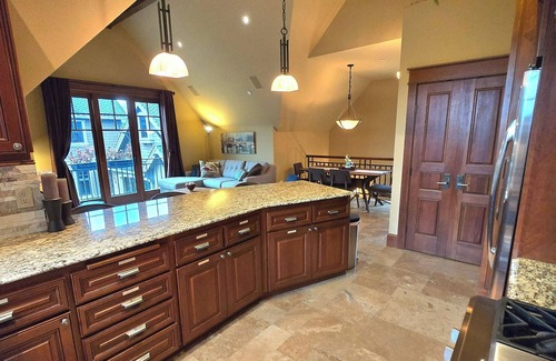 Waller House | 3-bedroom home in Puyallup with Wi-Fi, AC, & Pickle Ball court! Enjoy your stay!