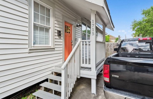 Broadmoor House | 3 Bedroom Home in the Heart of New Orleans!