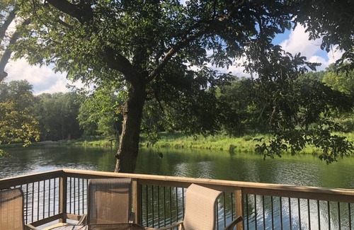 Collinsville House | 3 Bedroom Home - Lake Views on 3 Sides