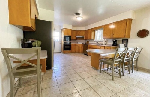 Visalia House | 3 bedroom Home located on the main street of Visalia