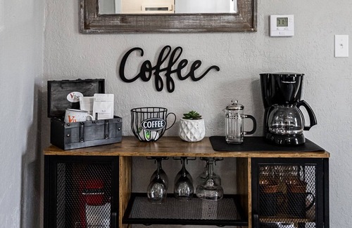 Lima House | 3 Bedroom Home. Near Downtown, UNOH, SRMC, LMH, Husky. Coffee and Tea Bar