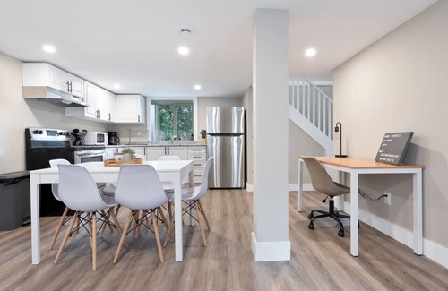 Barrie House | 3-Bedroom Home – Perfect for Beach & City Getaways
