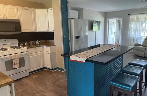 River Park House | 3 bedroom home, pool table