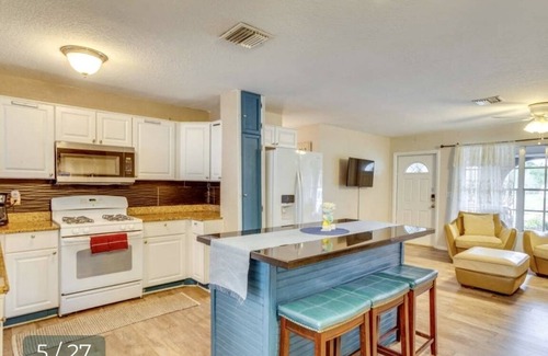 River Park House | 3 bedroom home, pool table
