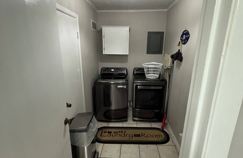 Lake Charles House | 3 bedroom home that's about 10 mminutes away from the local casinos.