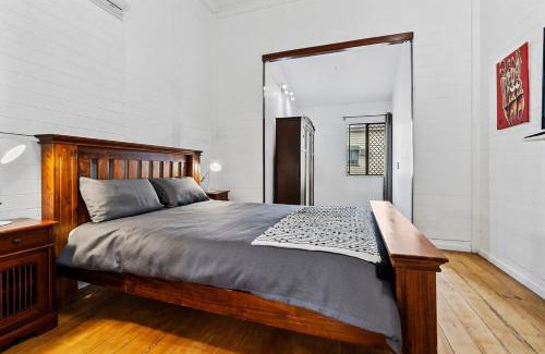 Berserker House | 3-Bedroom Home Walk to Shops, Pubs and Restaurants!