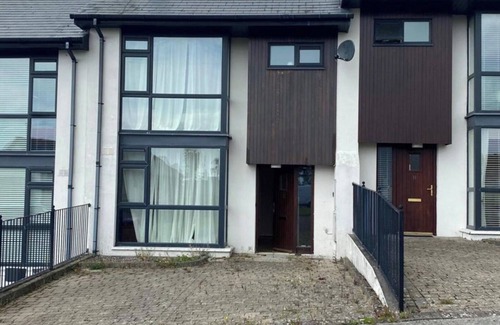 Cobh Apartment | 3 Bedroom Home, Walk to Town