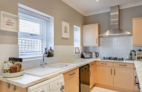 Harrogate House | 3-bedroom home with flexible bed layout and free, unrestricted parking