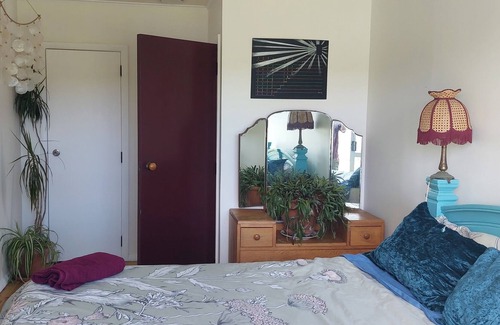 Paekakariki House | 3 bedroom home with great access to Q E park.