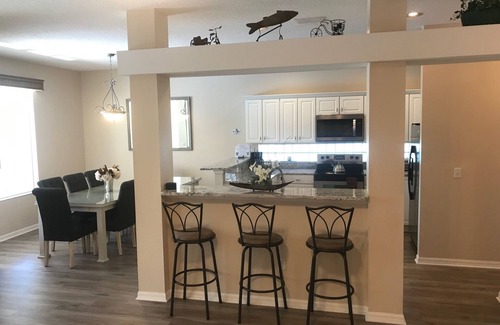 Sunset Lakes House | 3 Bedroom Home with Private Pool Area and Wireless Internet