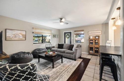 Fredericksburg House | 3 Bedroom Hot Tub Firepit Game room