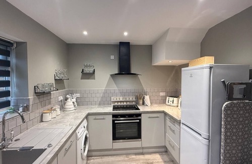 Poulton-le-Fylde House | 3-bedroom house in welcoming Poulton-le-Fylde with WiFi, parking and hot tub!