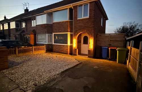 Poulton-le-Fylde House | 3-bedroom house in welcoming Poulton-le-Fylde with WiFi, parking and hot tub!