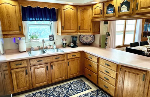 St. Clairsville House | 3-bedroom house in charming Saint Clairsville with AC, fitness room