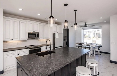 Desert Hills House | 3-bedroom house in Lake Havasu City with AC, WiFi, Community pool and Pickleball
