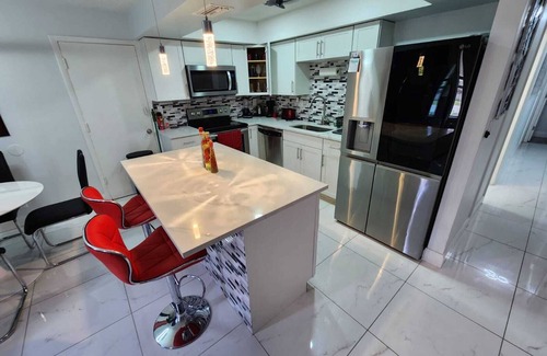 North Lauderdale House | 3 Bedroom House with King Bed