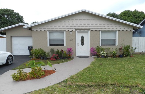 North Lauderdale House | 3 Bedroom House with King Bed