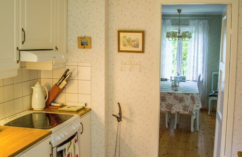 Varberg Municipality House | 3-bedroom house 10 km from Varberg. 6 guests. Free WiFi and parking. Nice garden