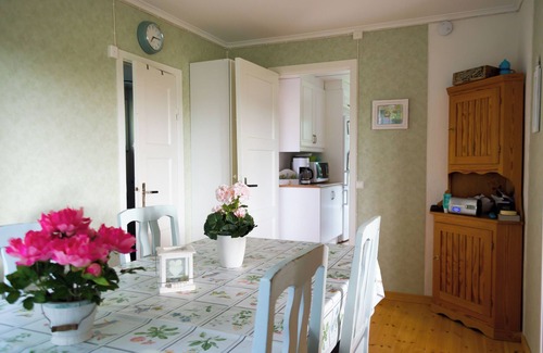 Varberg Municipality House | 3-bedroom house 10 km from Varberg. 6 guests. Free WiFi and parking. Nice garden