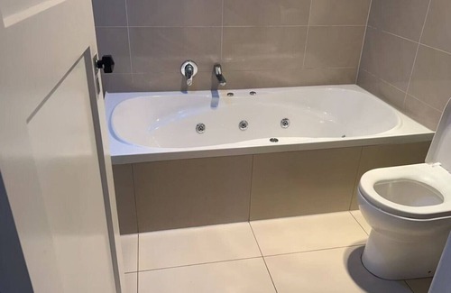 Mount Albert House | 3 bedroom House, 12 Plyllis st