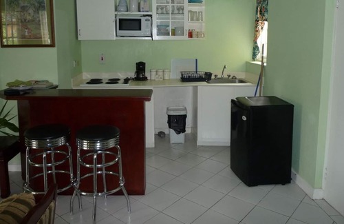 Higham Hill House | 3 Bedroom House, 2 Bathrooms, Garden, Wi-Fi, Sleeps 8, 10 min. walk Tube station