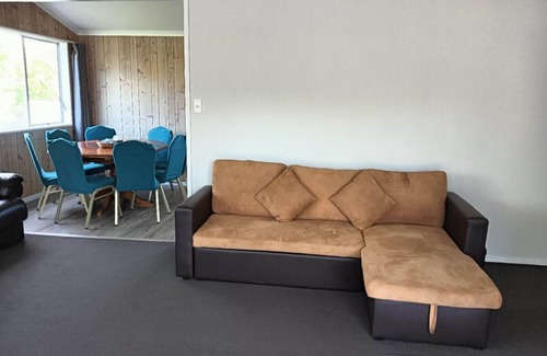 Kawaha Point House | 3 Bedroom House, 95 Aquirus Drive, Rotorua
