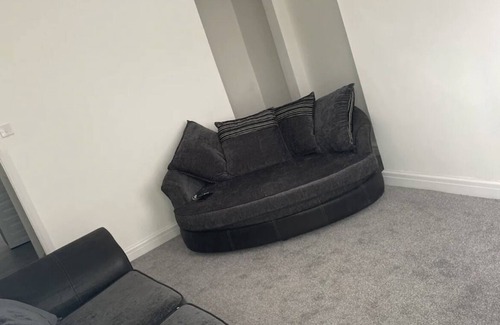 Offerton House | 3 bedroom house available.
