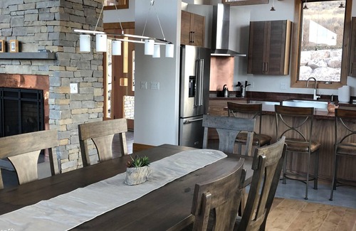 Ogden House | 3 Bedroom House - Close to Snowbasin - Every Window is a Picture View