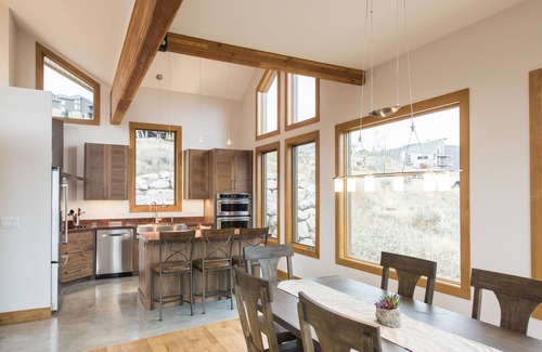 Ogden House | 3 Bedroom House - Close to Snowbasin - Every Window is a Picture View