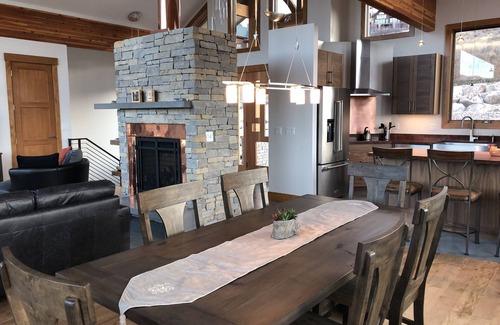 Ogden House | 3 Bedroom House - Close to Snowbasin - Every Window is a Picture View