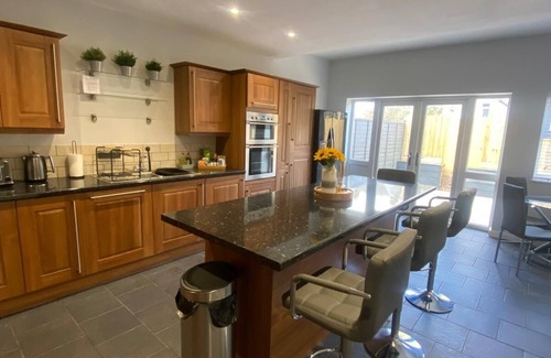 Adamsdown House | 3 Bedroom house close to Cardiff city centre with plenty of space!
