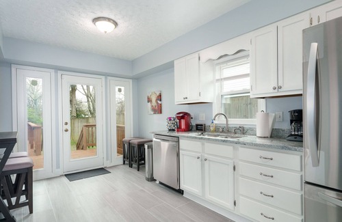 Hurwood Heights House | 3 Bedroom house close to downtown and the airport with an amazing deck.
