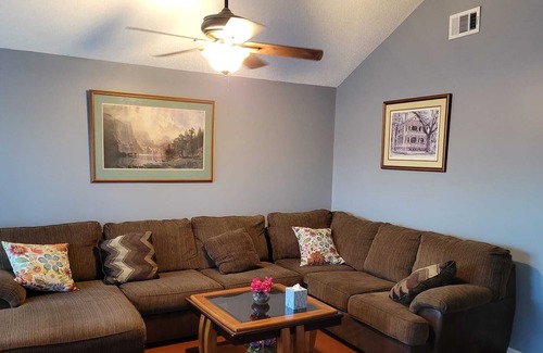 Savannah House | 3 Bedroom House. Close to attractions!