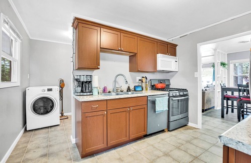 Buechel House | 3 Bedroom House, Dog Friendly!