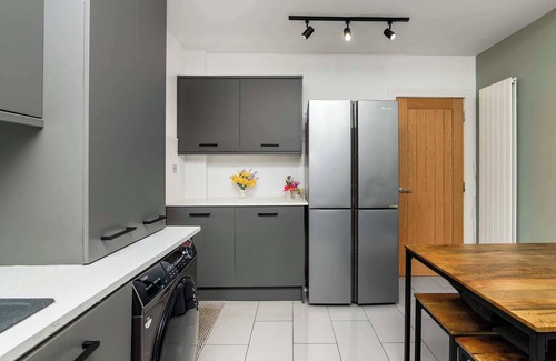 Uphall House | 3 Bedroom House-Free Parking