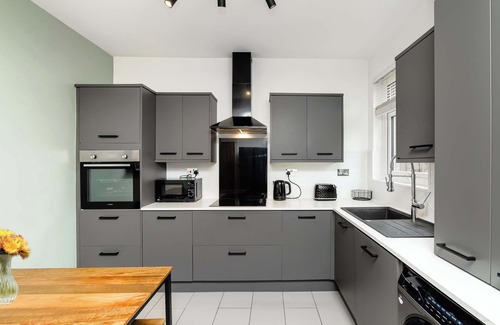 Uphall House | 3 Bedroom House-Free Parking