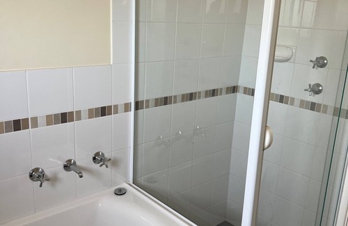 Napperby House | 3 Bedroom House, heating & cooling -17kms to Port Pirie - Pet Friendly.