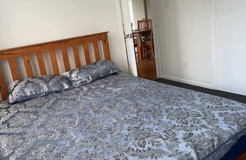 Kawakawa Bay House | 3 Bedroom House, home away from home, 5min walk to beach!