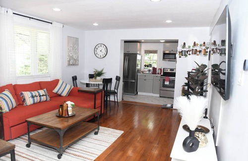 Wheaton-Glenmont House | 3-bedroom house in fabulous Silver Spring with WiFi, AC