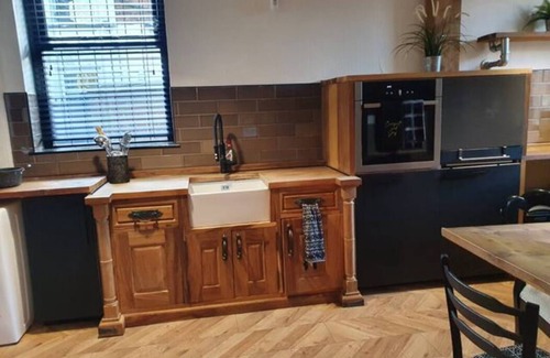 Runcorn Apartment | 3 Bedroom House - Ideal for Contractors - Sleeps 6