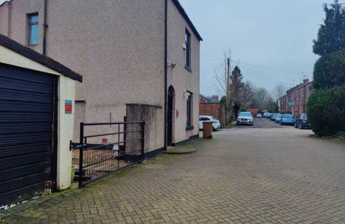 Runcorn Apartment | 3 Bedroom House - Ideal for Contractors - Sleeps 6