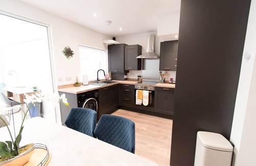 Droylsden House | 3 Bedroom House in Audenshaw