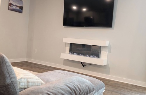 Church Street House | 3-bedroom house in adorable Union City with AC