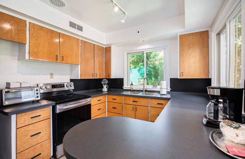 Bryant Pattengill West House | 3-bedroom house in Ann Arbor just across the golf course from The Big House.